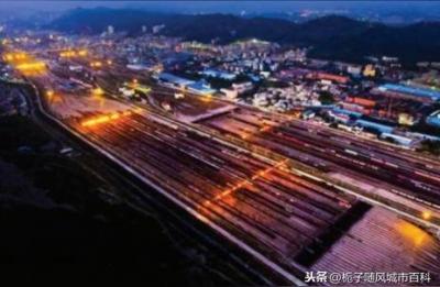 铜仁南站在哪里,离铜仁哪个火车站近