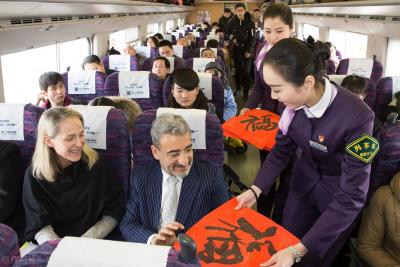 火车票涨价,可以采用涨价等手段强制让大家在老家过年吗