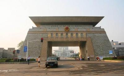 清华大学大门,清华大学门口拍照是哪个门