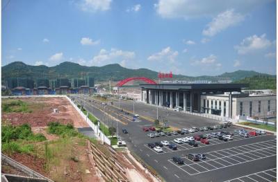 南充火车北站,南充北火车站和南充火车站哪个到高坪区东顺路55号近些