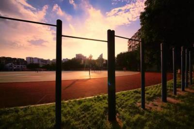 南充市第一中学,南充市18中学有没有足球场