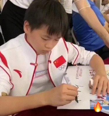 免费设计签名连笔字,谁能给我设计一个签名