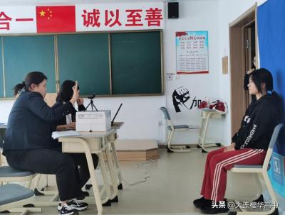 初中学生被一位年龄较大的老师打了耳光,你知道老师心里是多么的开心吗