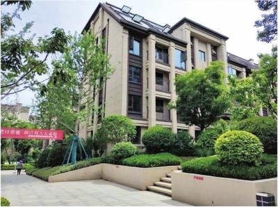 新店面漏水去哪里投诉,顶楼阳台漏水打开维护发现全是建筑垃圾回填的怎么办