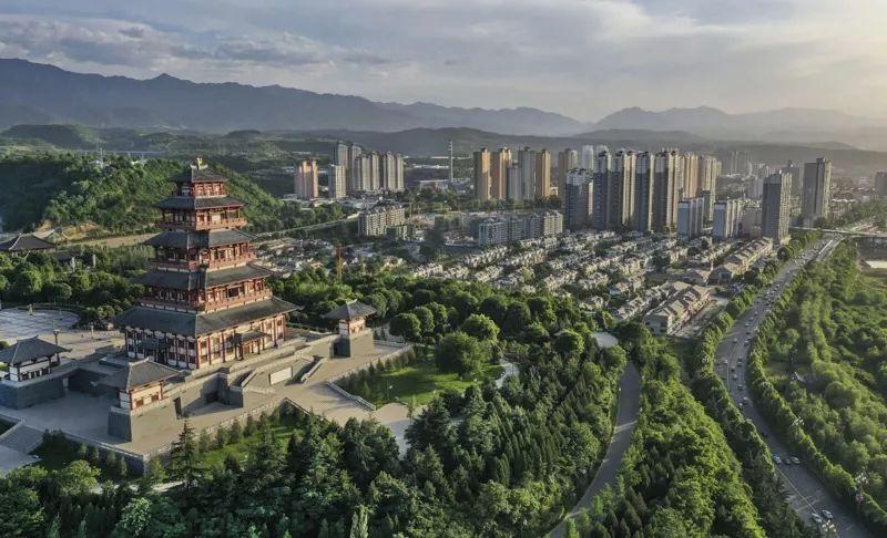 为什么陕西宝鸡和湖南都有一个炎帝陵,从西安到宝鸡坐高铁在哪个站坐车